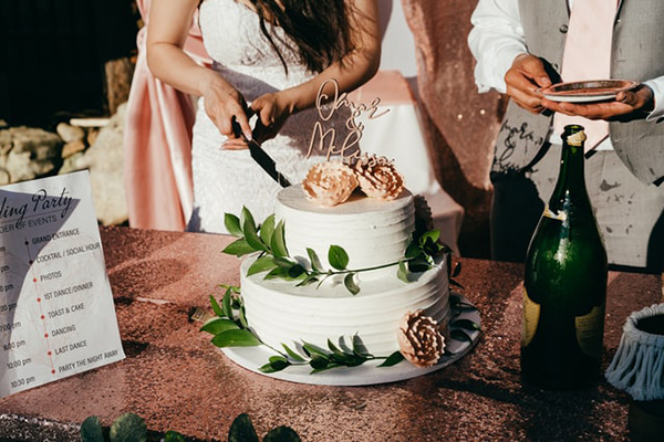 The Tradition Of Saving The Top Tier Of The Wedding Cake - Bridals.PK